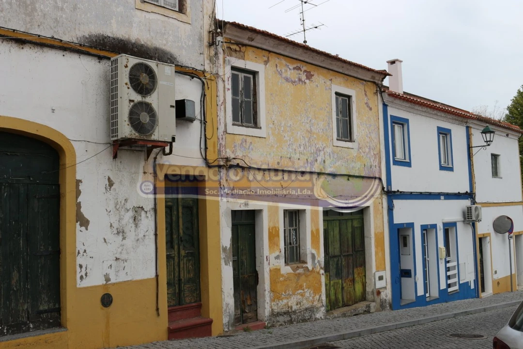 Moradia T5 para Venda em Mora Foto 1