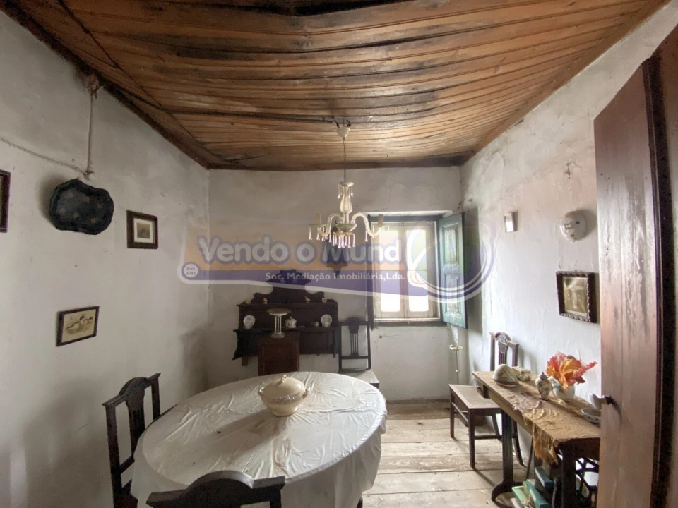 Moradia T5 para Venda em Mora Foto 9