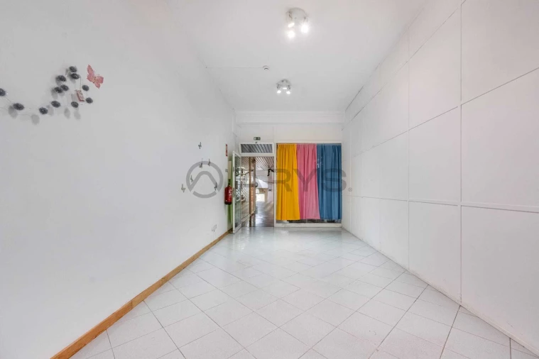 Loja para Venda em Santo Tirso, Couto (Santa Cristina e São Miguel) e Burgães Foto 12