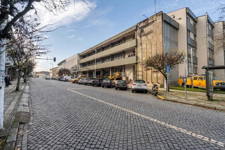 Loja para Venda em Santo Tirso, Couto (Santa Cristina e São Miguel) e Burgães Foto 2