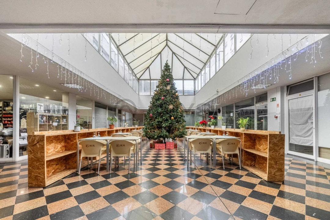 Loja para Venda em Santo Tirso, Couto (Santa Cristina e São Miguel) e Burgães Foto 6