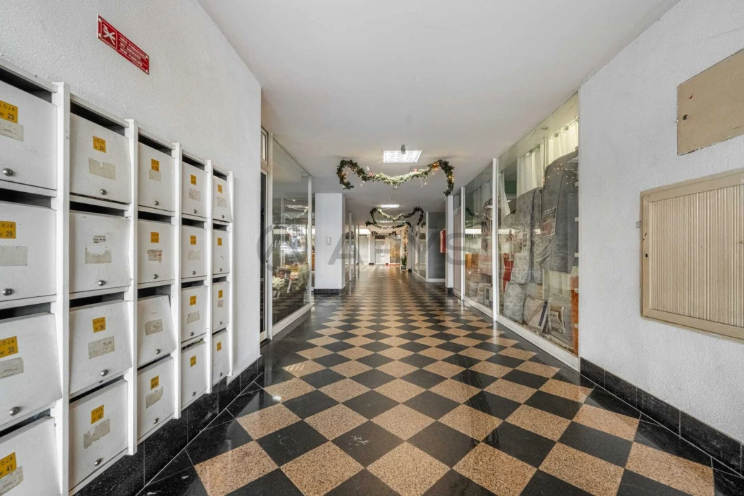 Loja para Venda em Santo Tirso, Couto (Santa Cristina e São Miguel) e Burgães Foto 5