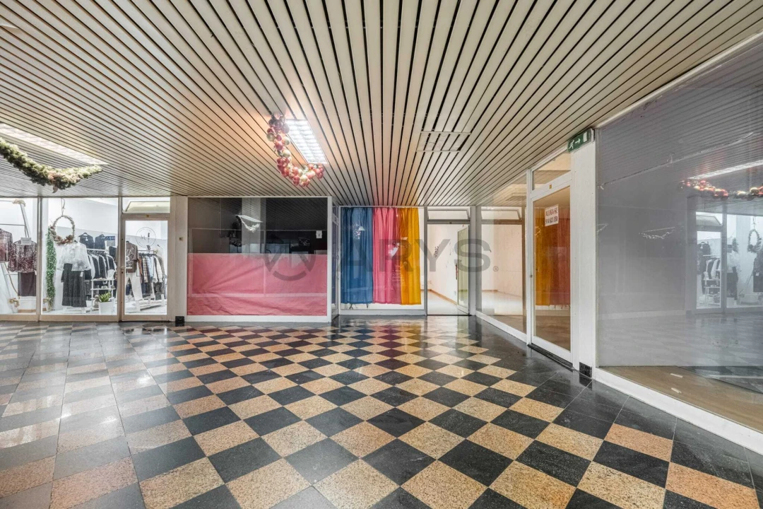 Loja para Venda em Santo Tirso, Couto (Santa Cristina e São Miguel) e Burgães Foto 11