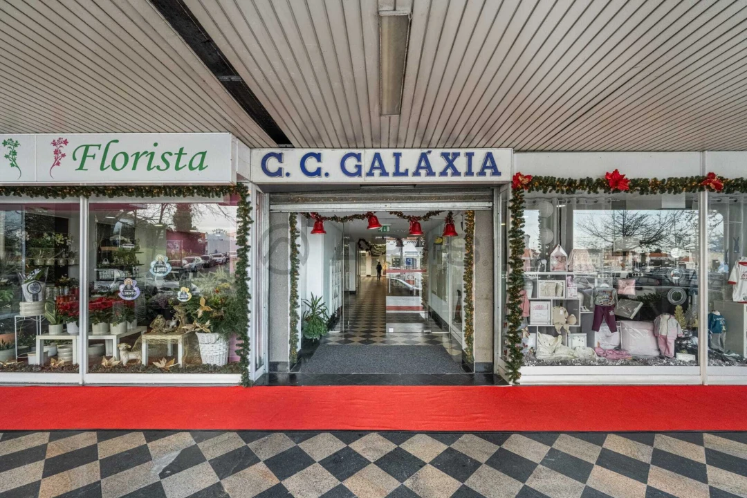 Loja para Venda em Santo Tirso, Couto (Santa Cristina e São Miguel) e Burgães Foto 4