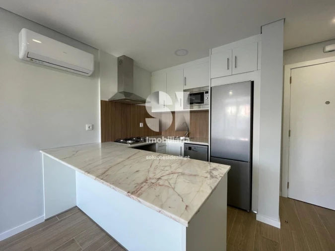 Apartamento T2 para Arrendamento em Santo Antonio dos Olivais Foto 2