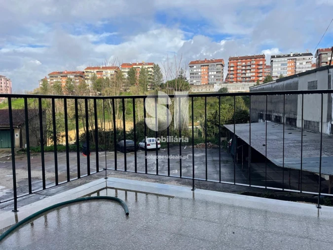 Apartamento T2 para Arrendamento em Santo Antonio dos Olivais Foto 7