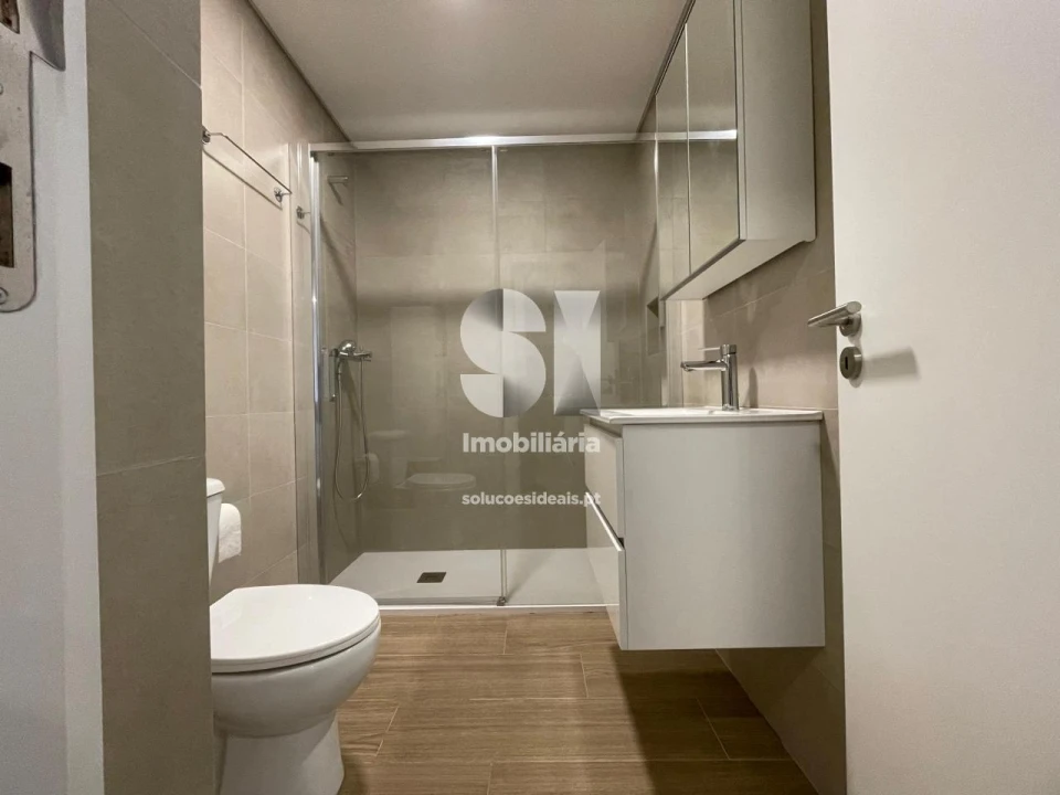 Apartamento T2 para Arrendamento em Santo Antonio dos Olivais Foto 5