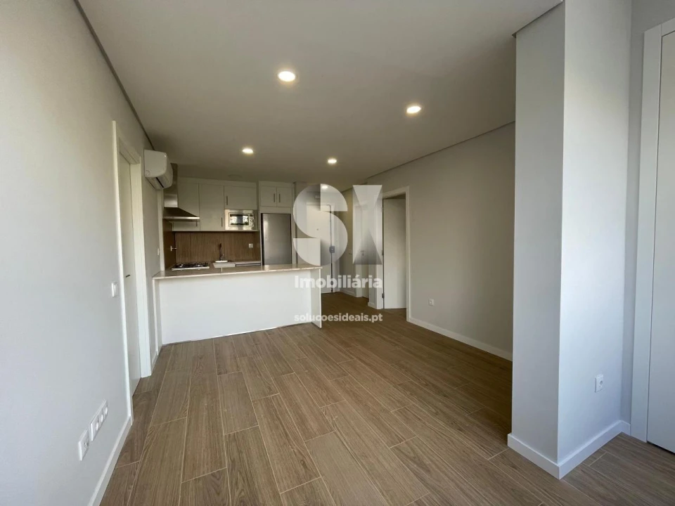 Apartamento T2 para Arrendamento em Santo Antonio dos Olivais Foto 1