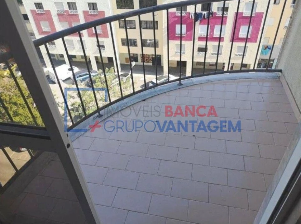 Apartamento T2 para Venda em Algueirão-Mem Martins Foto 17