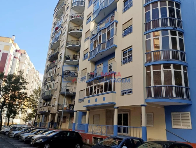 Apartamento T2 para Venda em Algueirão-Mem Martins Foto 18