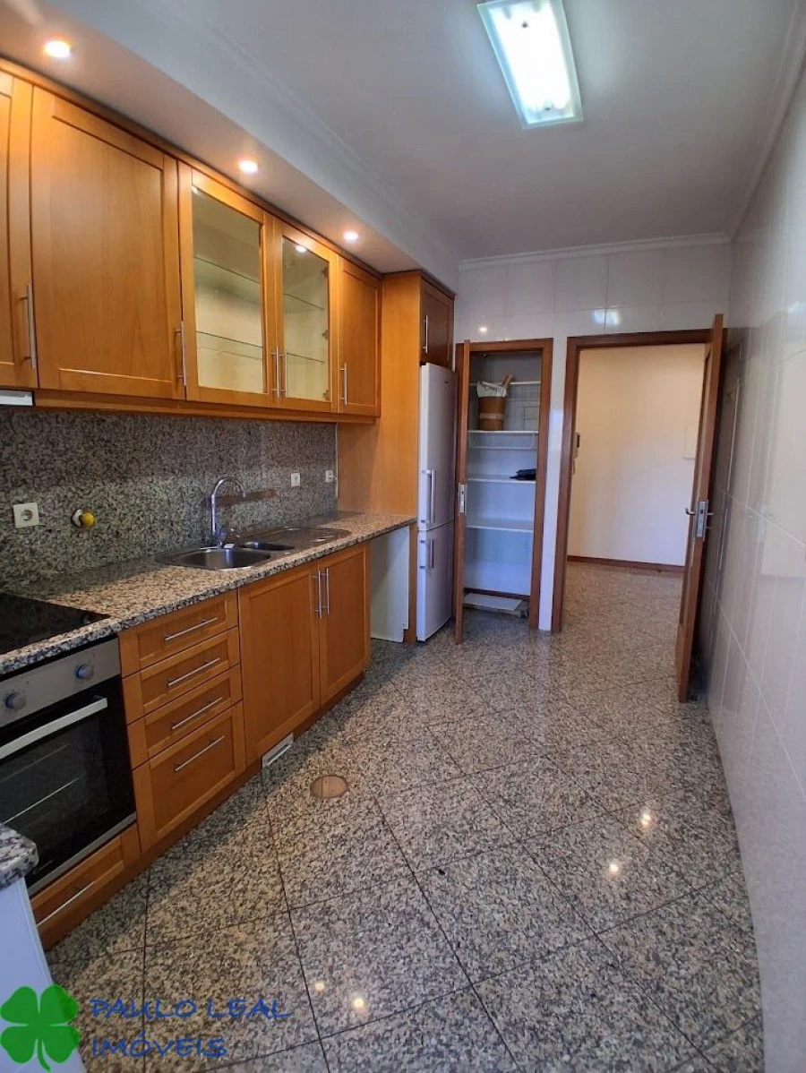 Apartamento T2 para Venda em Castêlo da Maia Foto 4