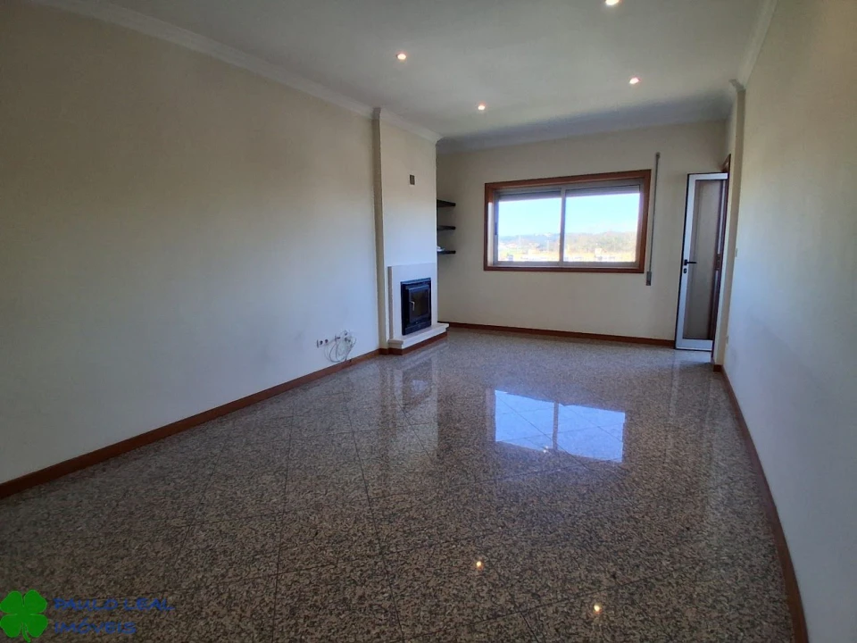 Apartamento T2 para Venda em Castêlo da Maia Foto 3