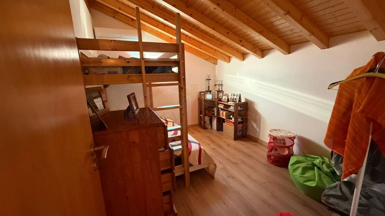 Moradia T2 para Venda em Olho Marinho Foto 11