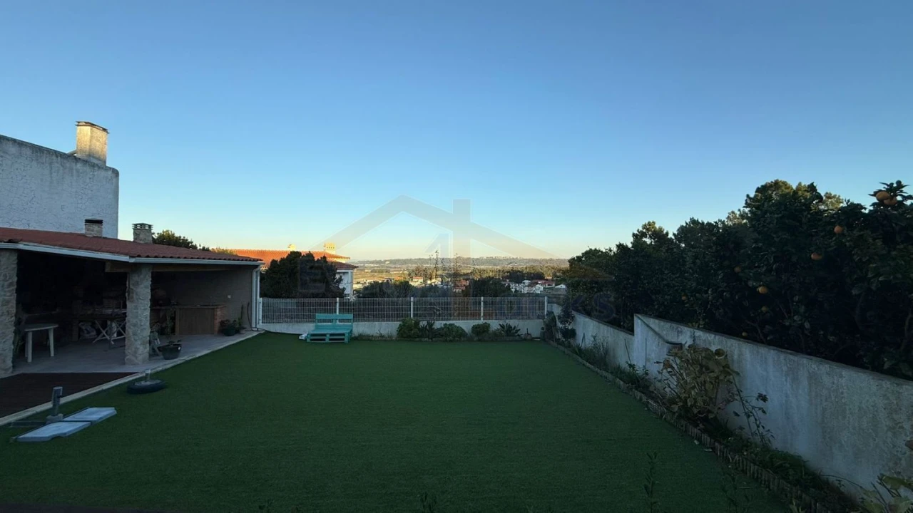 Moradia T2 para Venda em Olho Marinho Foto 3