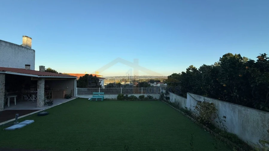 Moradia T2 para Venda em Olho Marinho Foto 3