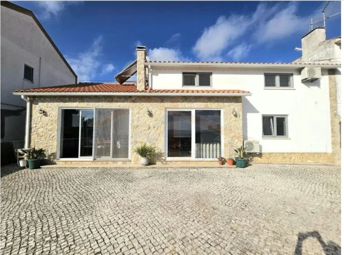 Moradia T2 para Venda em Olho Marinho Foto 1