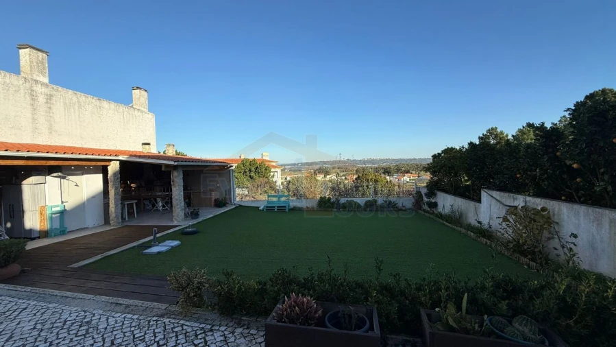 Moradia T2 para Venda em Olho Marinho Foto 4