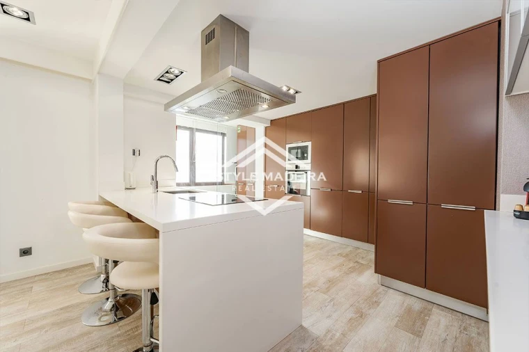 Apartamento T2 para Arrendamento em São Martinho Foto 8