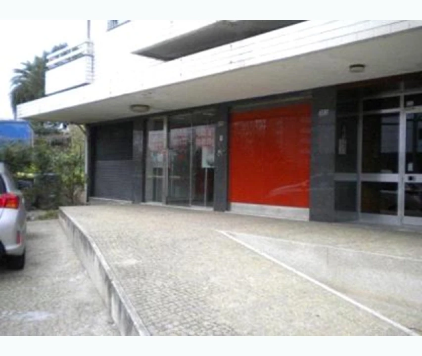 Loja para Venda em Cidade da Maia Foto 2