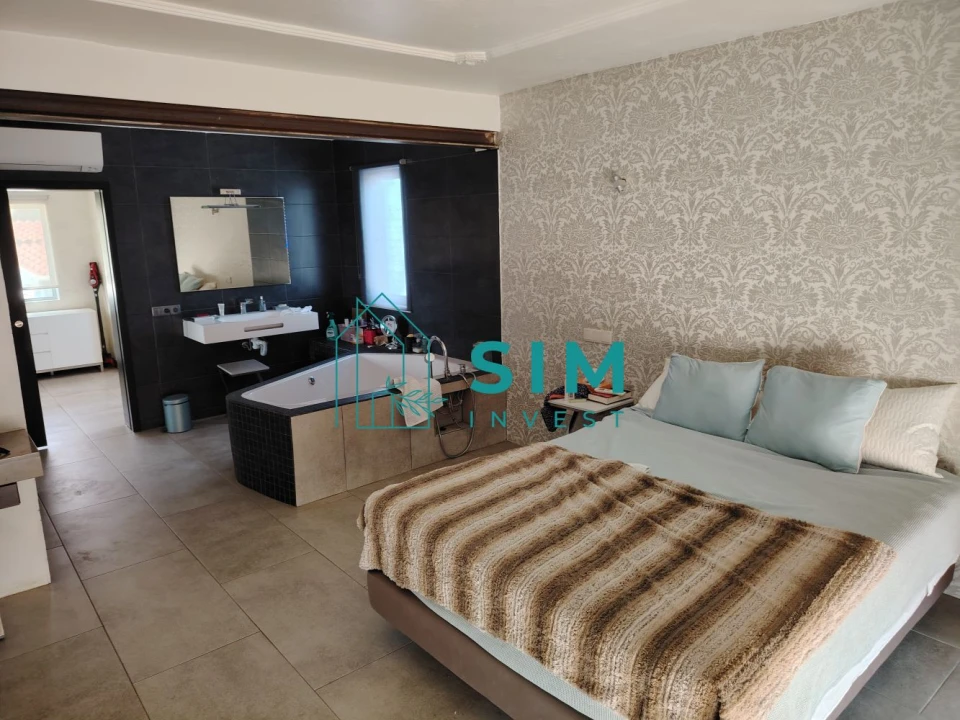 Moradia T4 para Venda em Quelfes Foto 74