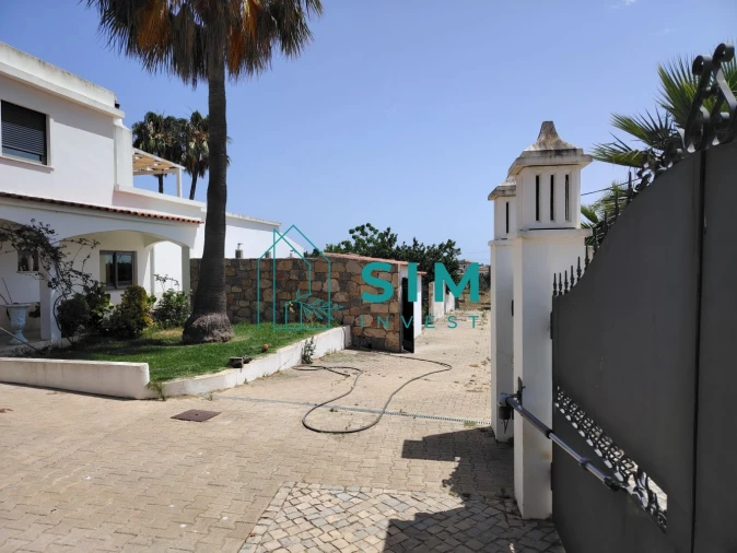 Moradia T4 para Venda em Quelfes Foto 3