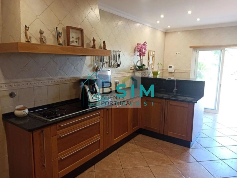 Moradia T5 para Venda em Quelfes Foto 5