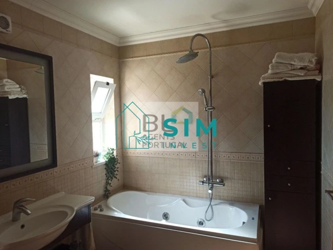 Moradia T5 para Venda em Quelfes Foto 15