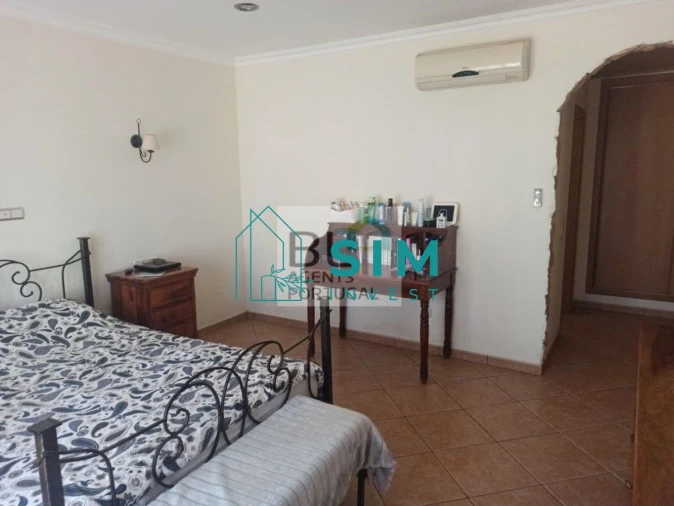 Moradia T5 para Venda em Quelfes Foto 8