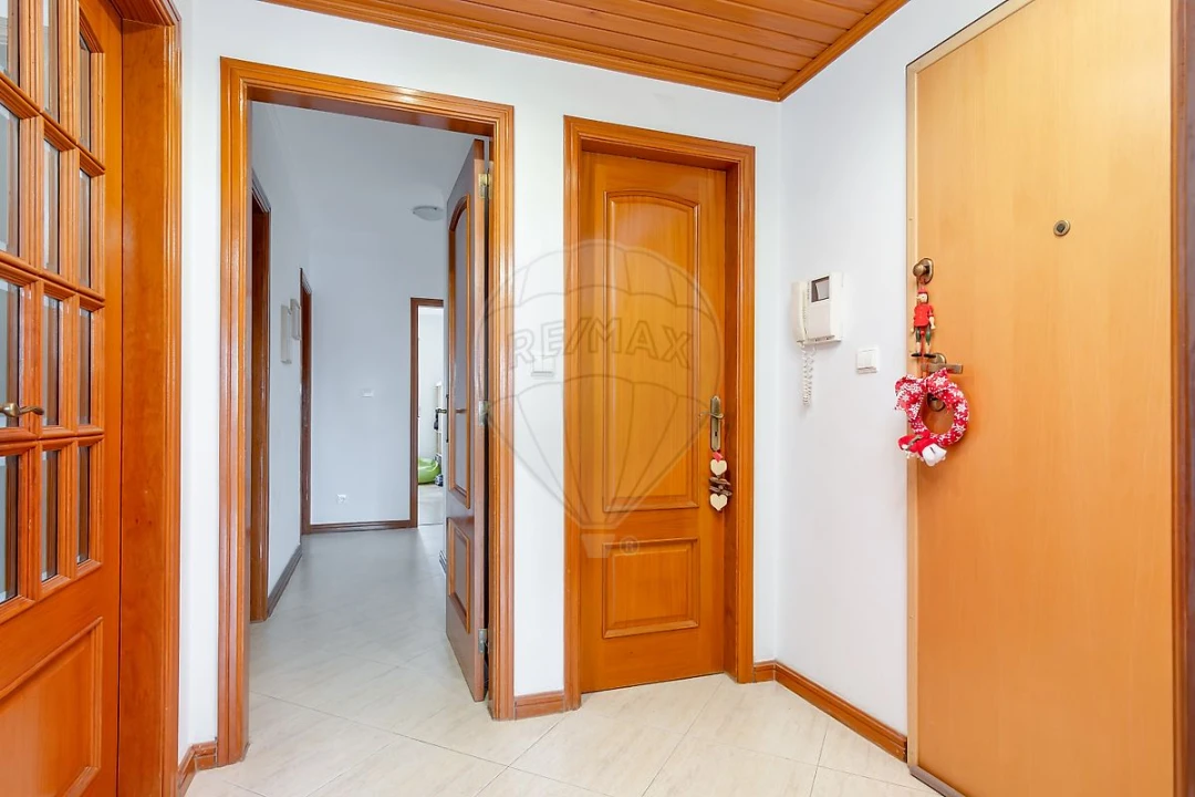 Apartamento T3 para Venda em Palhais e Coina Foto 2