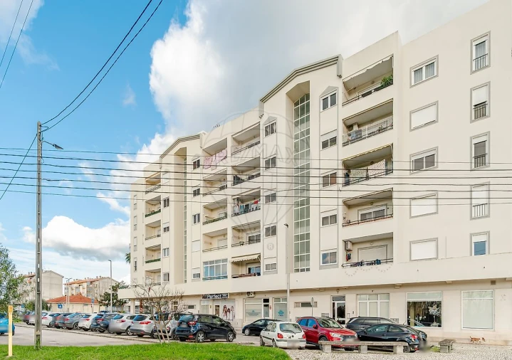 Apartamento T3 para Venda em Palhais e Coina Foto 1