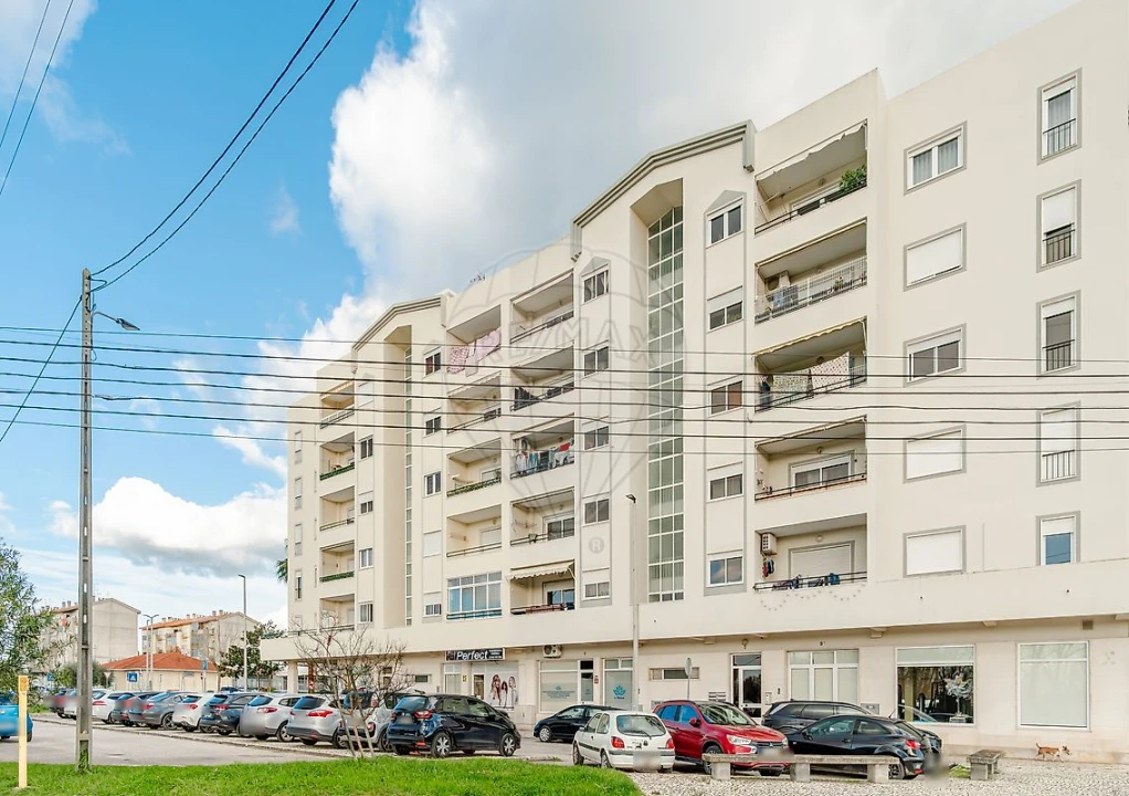 Apartamento T3 para Venda em Palhais e Coina Foto 1