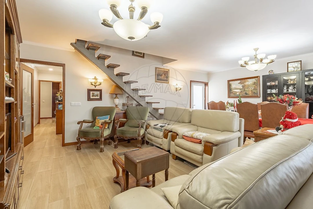 Moradia T2 para Venda em São Felix da Marinha Foto 1