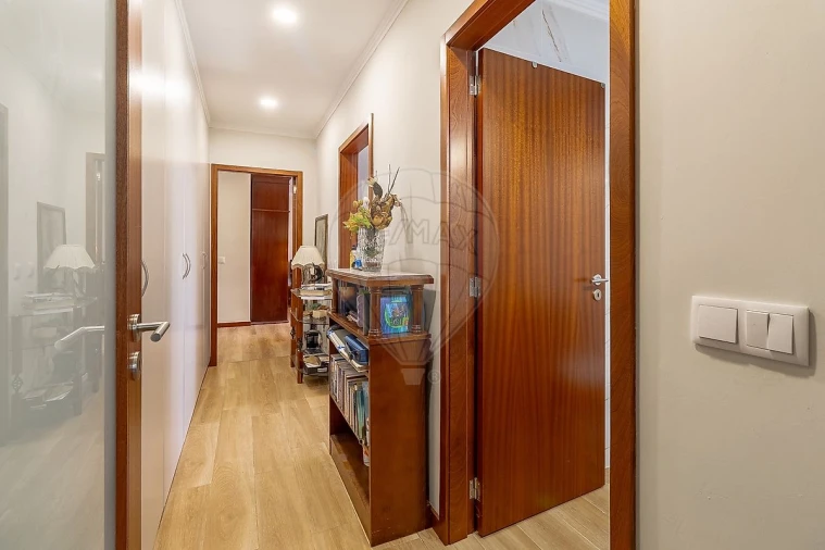 Moradia T2 para Venda em São Felix da Marinha Foto 9