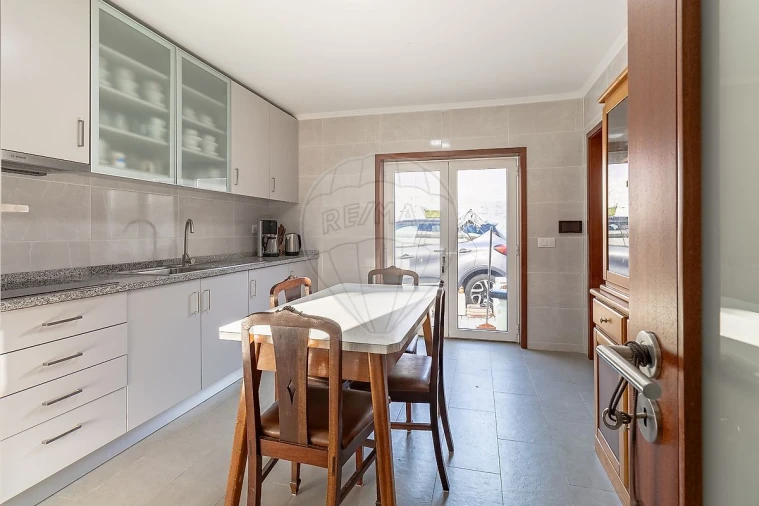 Moradia T2 para Venda em São Felix da Marinha Foto 6