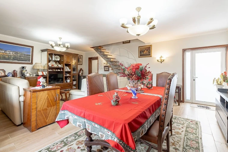 Moradia T2 para Venda em São Felix da Marinha Foto 3