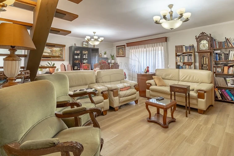 Moradia T2 para Venda em São Felix da Marinha Foto 2