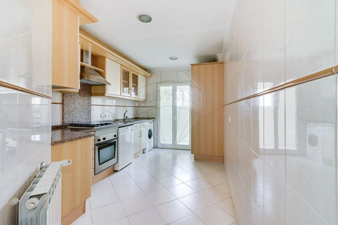 Apartamento T3 para Venda em Águas Livres Foto 2