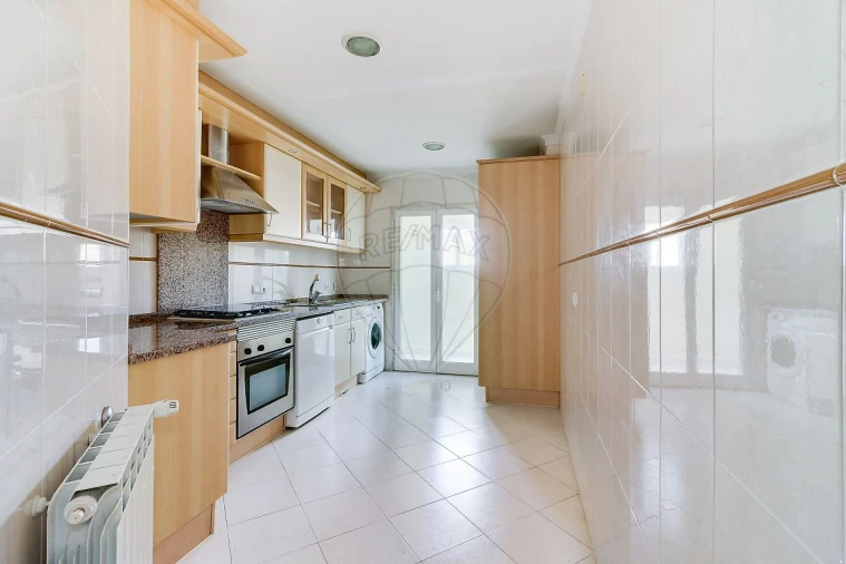 Apartamento T3 para Venda em Águas Livres Foto 2