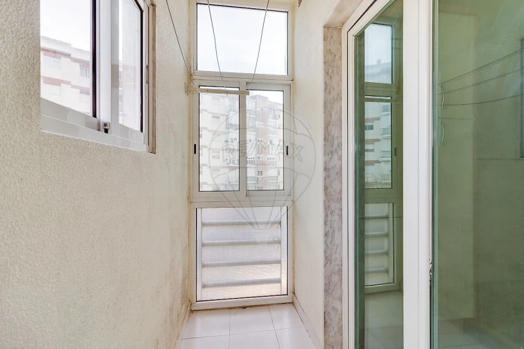 Apartamento T3 para Venda em Águas Livres Foto 5