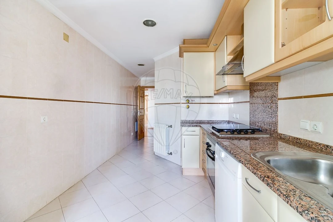 Apartamento T3 para Venda em Águas Livres Foto 3