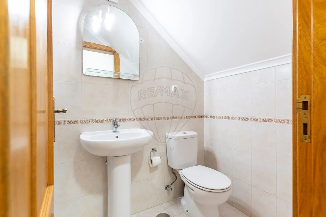 Moradia T3 para Venda em Carvoeira e Carmões Foto 12