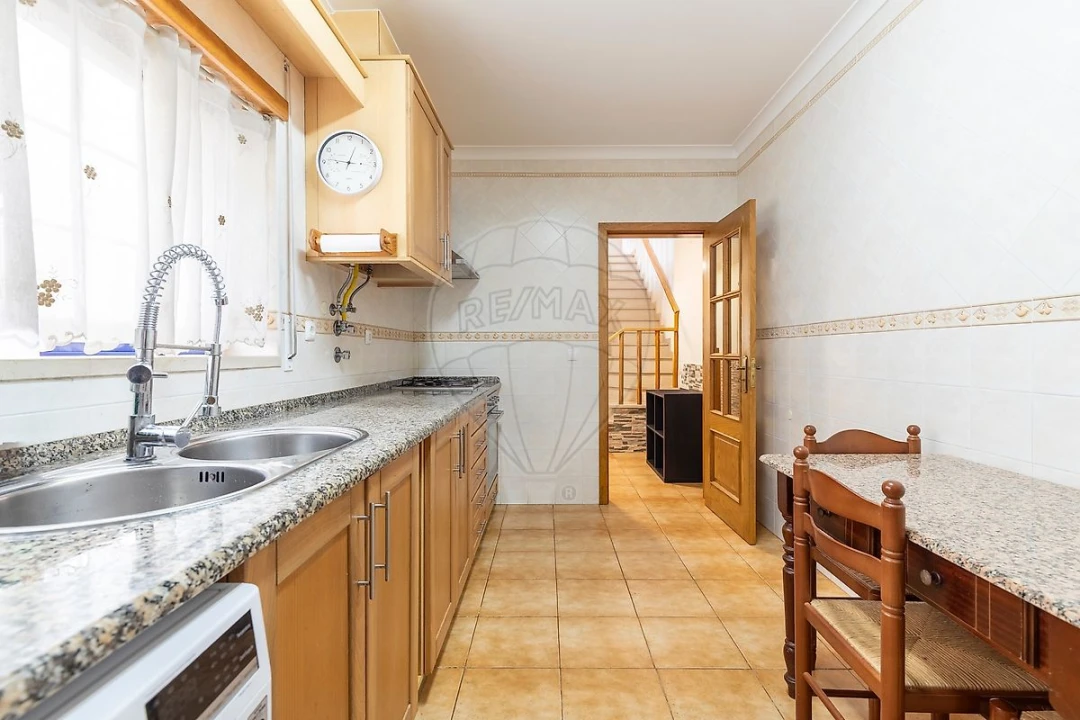 Moradia T3 para Venda em Carvoeira e Carmões Foto 9