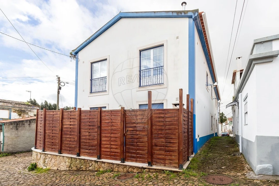 Moradia T3 para Venda em Carvoeira e Carmões Foto 1