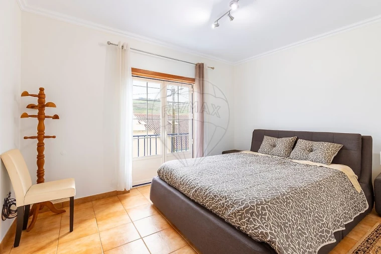 Moradia T3 para Venda em Carvoeira e Carmões Foto 24