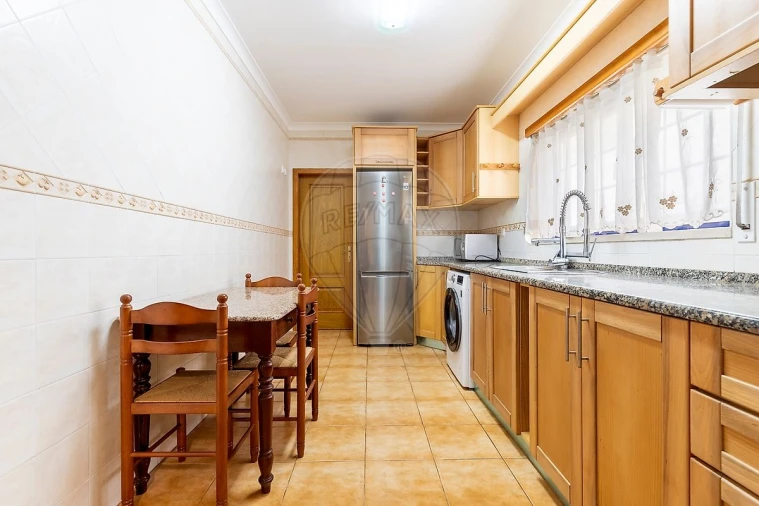 Moradia T3 para Venda em Carvoeira e Carmões Foto 8