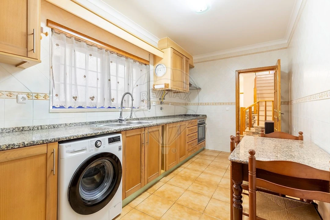 Moradia T3 para Venda em Carvoeira e Carmões Foto 10