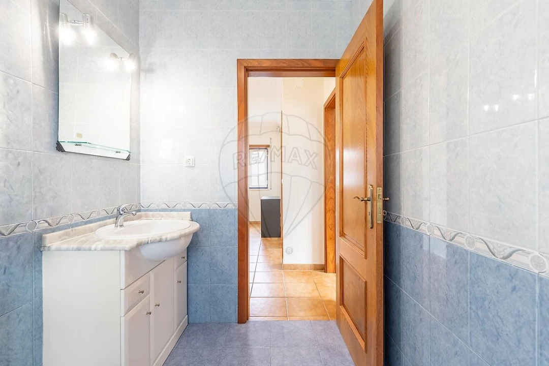 Moradia T3 para Venda em Carvoeira e Carmões Foto 23