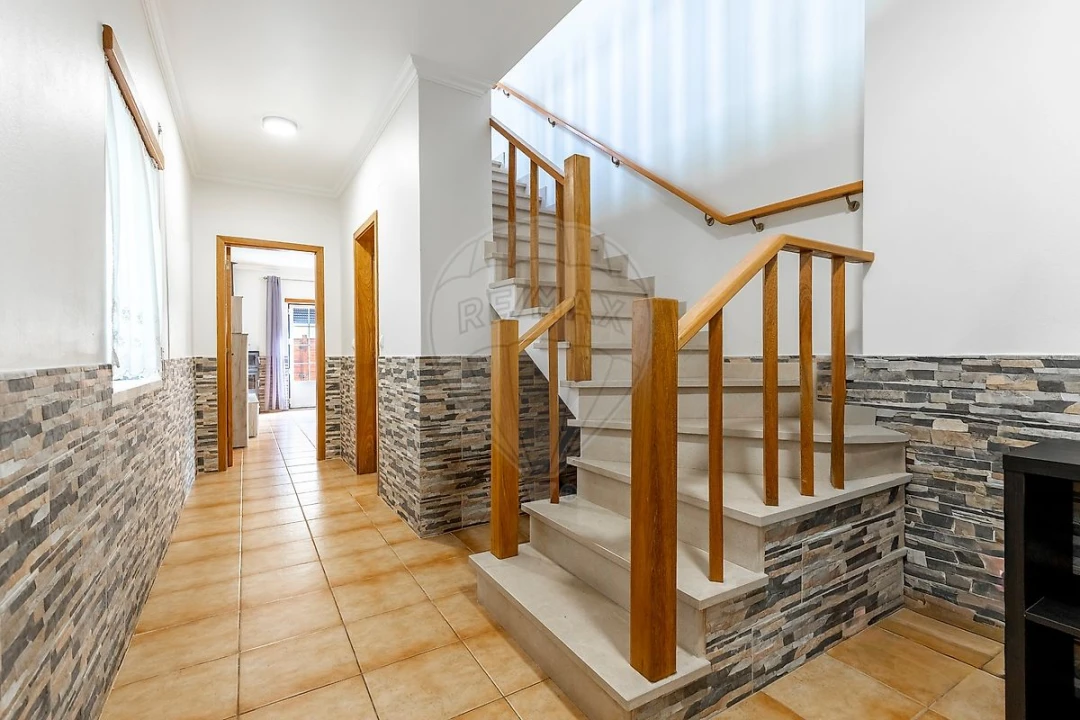 Moradia T3 para Venda em Carvoeira e Carmões Foto 11