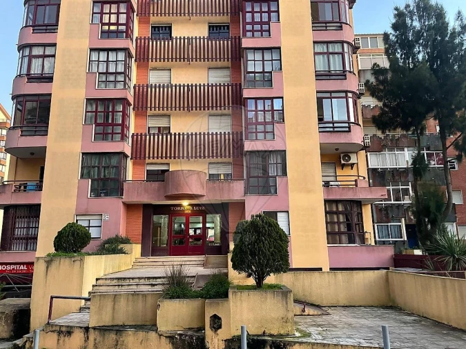 Apartamento T3 para Venda em Algueirão-Mem Martins Foto 1