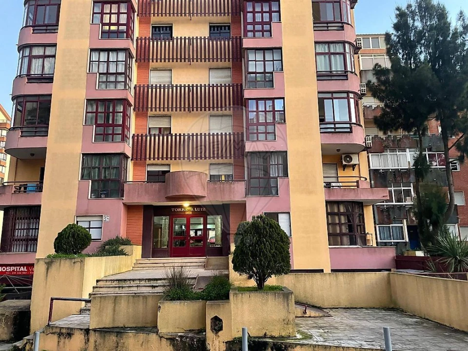 Apartamento T3 para Venda em Algueirão-Mem Martins Foto 1